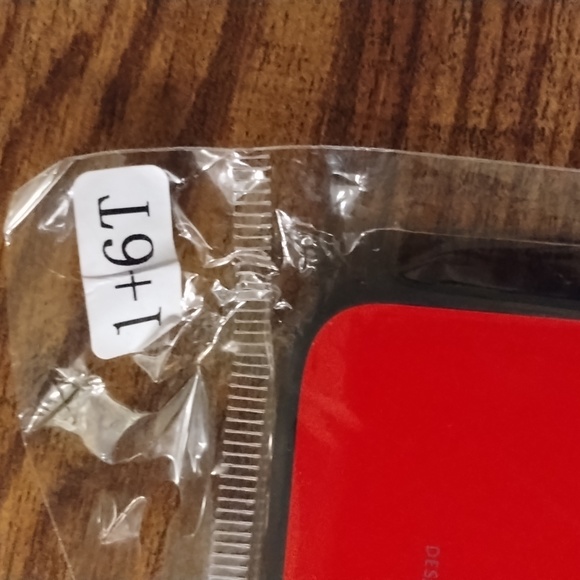 (3) OnePlus cases & 1 lens protector, all 3 together. - Picture 6 of 10